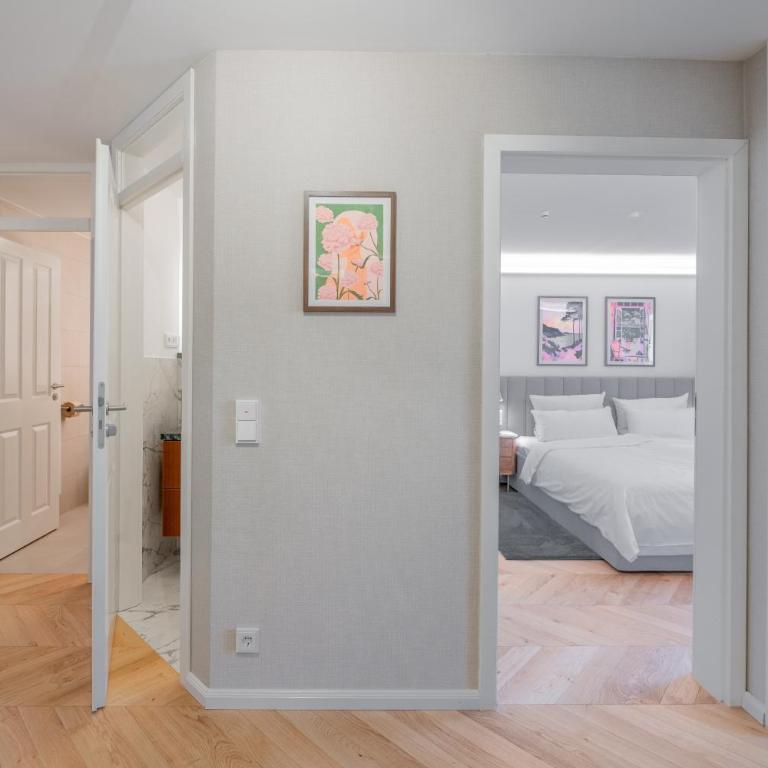 Rose 2 bedroom with balcony - Three-Bedroom Apartment - 2