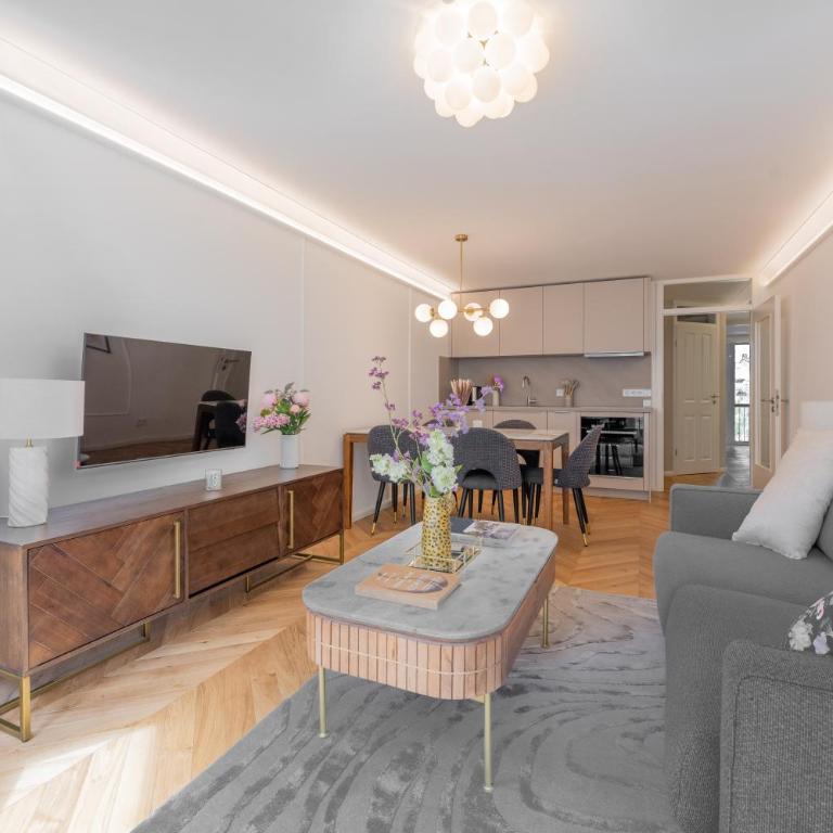 Rose 2 bedroom with balcony - Three-Bedroom Apartment - 3