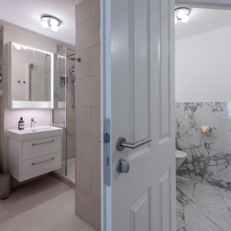 Rose 2 bedroom with balcony - Three-Bedroom Apartment - 5