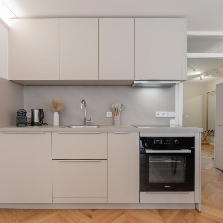 Rose 2 bedroom with balcony - Three-Bedroom Apartment - 18