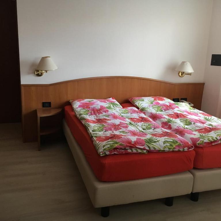 Luxury Boutique Mountain Chalet-Style Apartment Free Parking - Four-Bedroom Luxury Apartment - 65