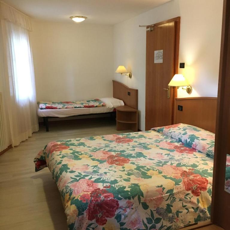 Luxury Boutique Mountain Chalet-Style Apartment Free Parking - Four-Bedroom Luxury Apartment - 60