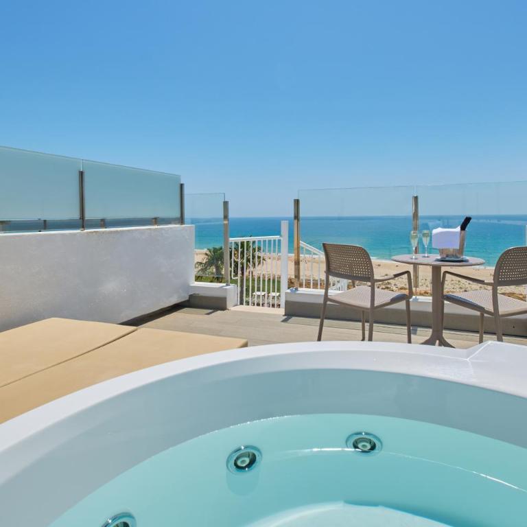 FERGUS Conil Park - Habitación Doble Style con vistas al mar y terraza privada con bañera de hidromasaje (2 adultos) - 2