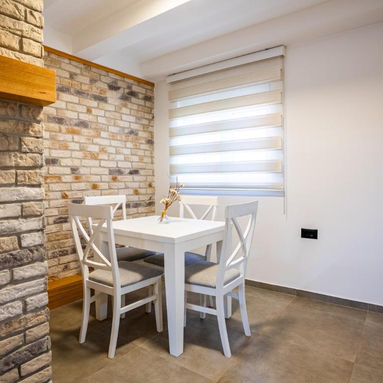 Wolf Apartments Zabljak - Apartman s 2 Spavaće Sobe sa Balkonom i Terasom - 6