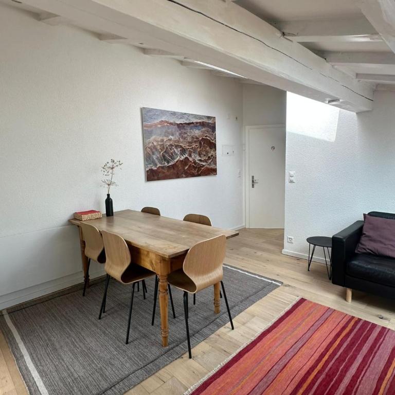 EN Enzian - Engadin HITrental Apartment - Apartment mit 2 Schlafzimmern und Balkon - 3