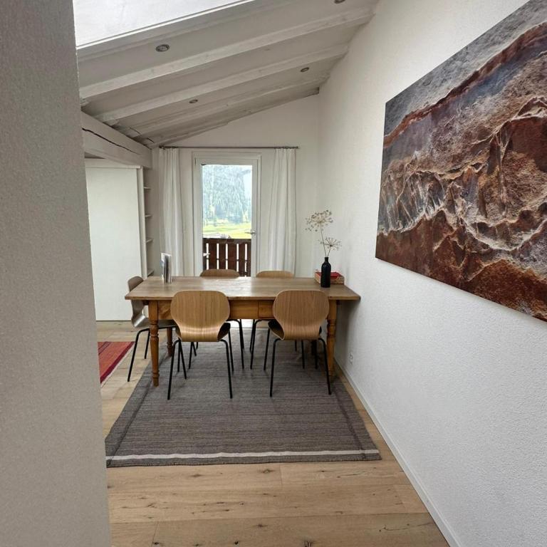 EN Enzian - Engadin HITrental Apartment - Apartment mit 2 Schlafzimmern und Balkon - 4