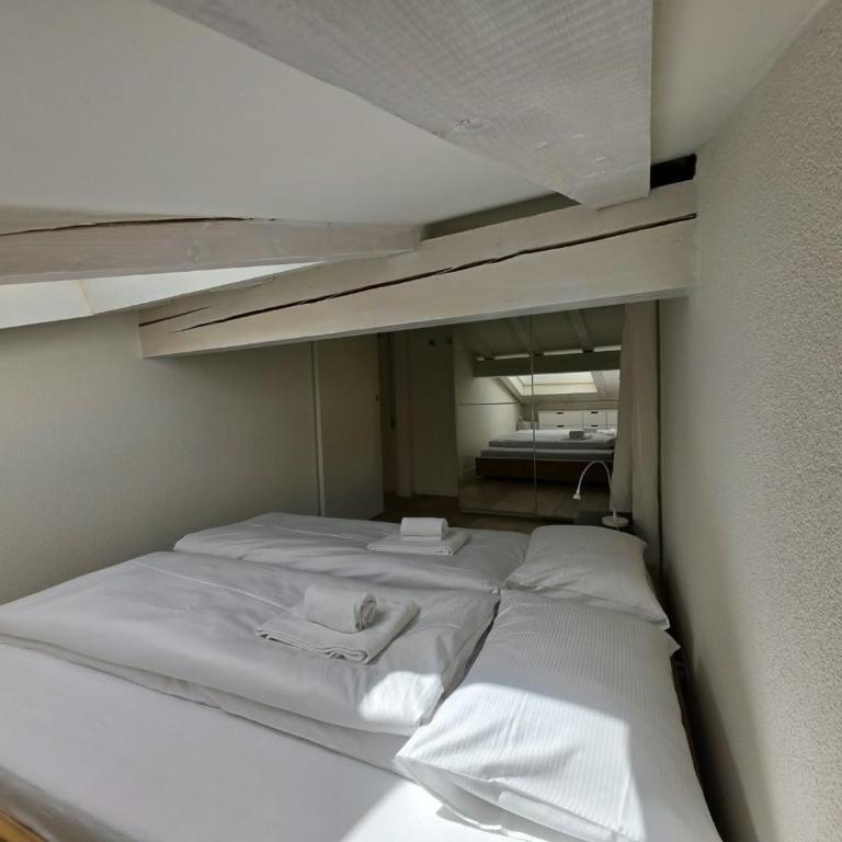 EN Enzian - Engadin HITrental Apartment - Apartment mit 2 Schlafzimmern und Balkon - 11