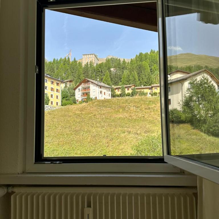 EN Enzian - Engadin HITrental Apartment - Apartment mit 2 Schlafzimmern und Balkon - 13