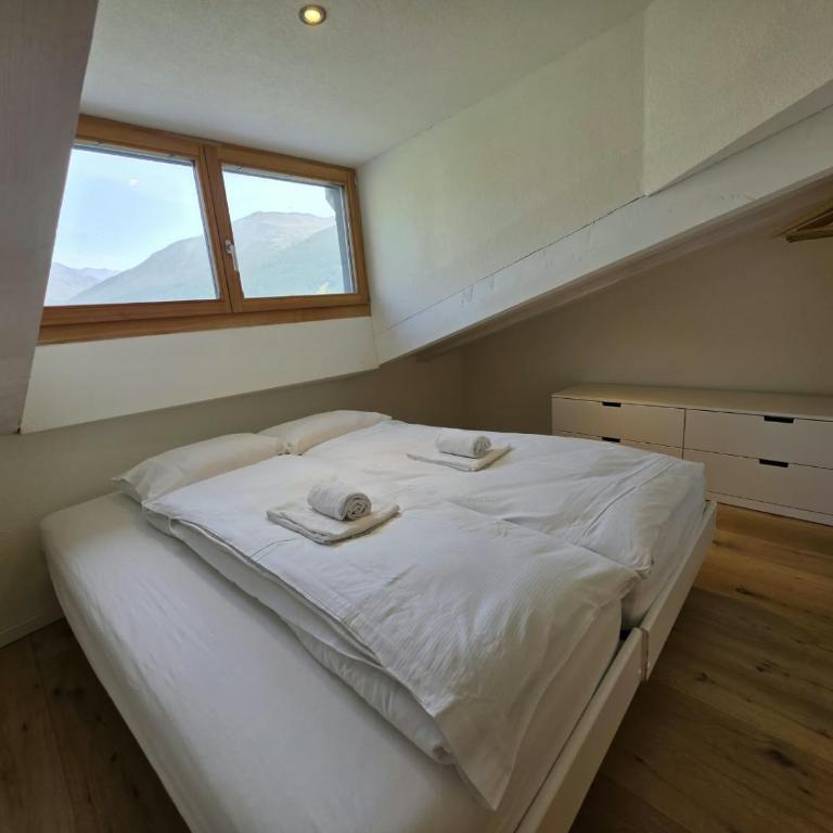 EN Enzian - Engadin HITrental Apartment - Apartment mit 2 Schlafzimmern und Balkon - 17