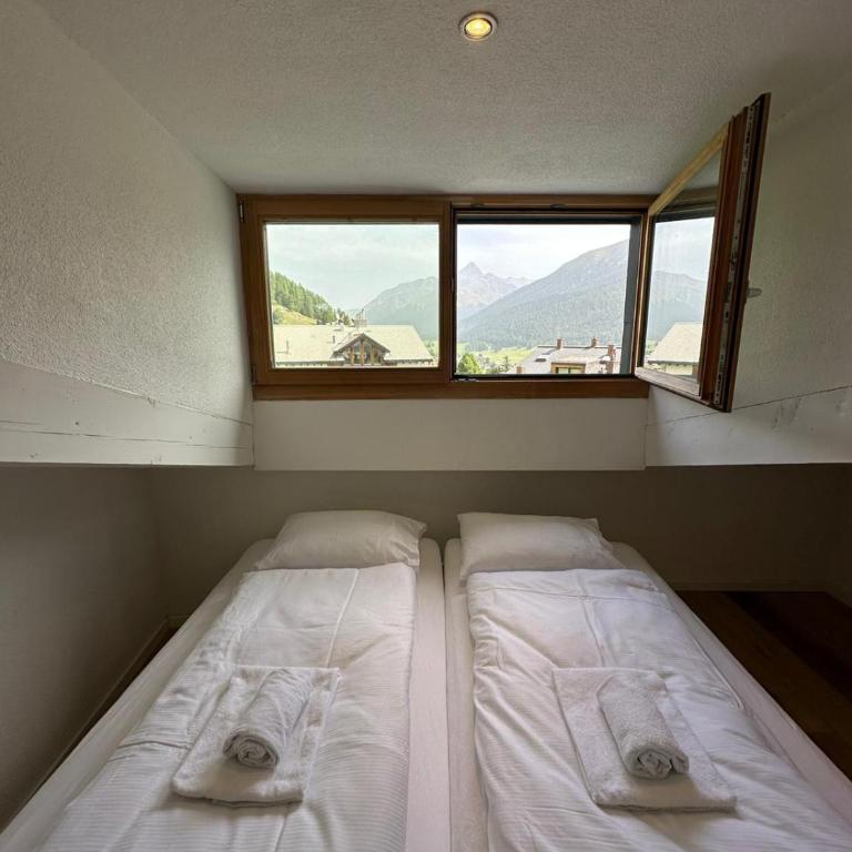 EN Enzian - Engadin HITrental Apartment - Apartment mit 2 Schlafzimmern und Balkon - 18