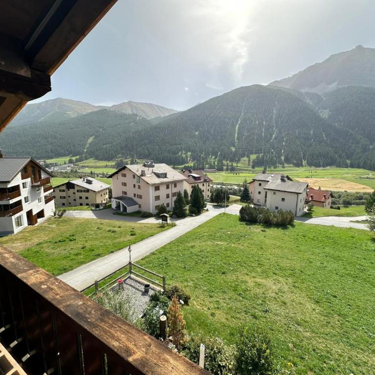 EN Enzian - Engadin HITrental Apartment - Apartment mit 2 Schlafzimmern und Balkon - 32