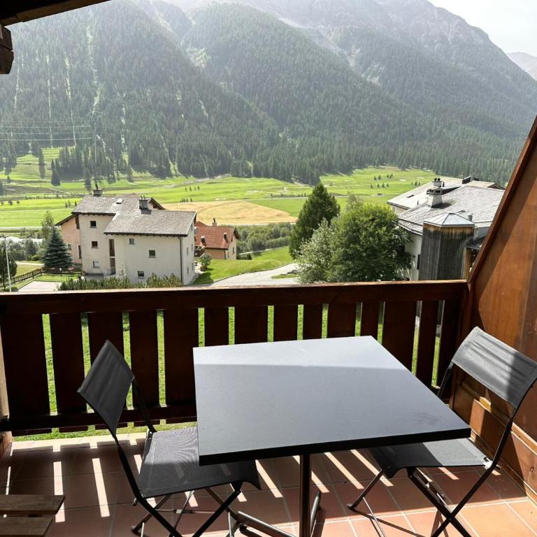 EN Enzian - Engadin HITrental Apartment - Apartment mit 2 Schlafzimmern und Balkon - 33