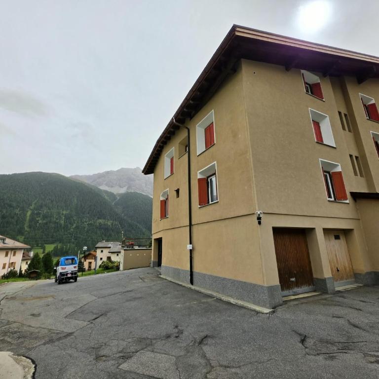 EN Enzian - Engadin HITrental Apartment - Apartment mit 2 Schlafzimmern und Balkon - 42