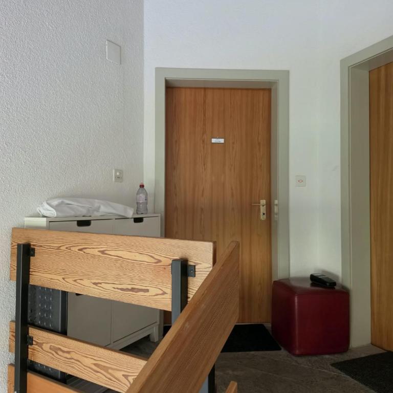 EN Enzian - Engadin HITrental Apartment - Apartment mit 2 Schlafzimmern und Balkon - 46