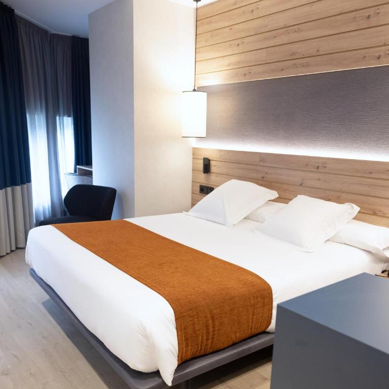 Hotel Avenida - Habitación Estándar - 1 cama grande - 2