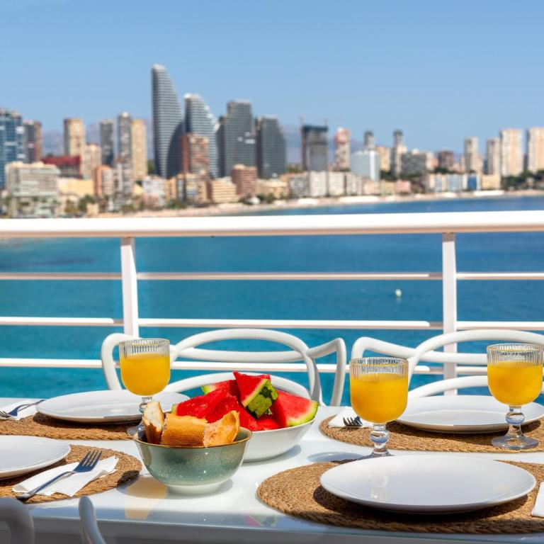 Benidorm primera linea playa poniente El Velero - Apartamento de 2 dormitorios con terraza y vistas al mar - 4