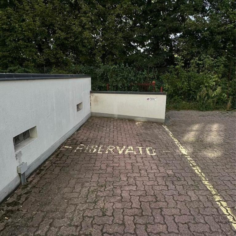bilocale,climatizzato,4 posti letto, doppi servizi completi, posto auto privato gratuito - Apartment mit 1 Schlafzimmer - 4