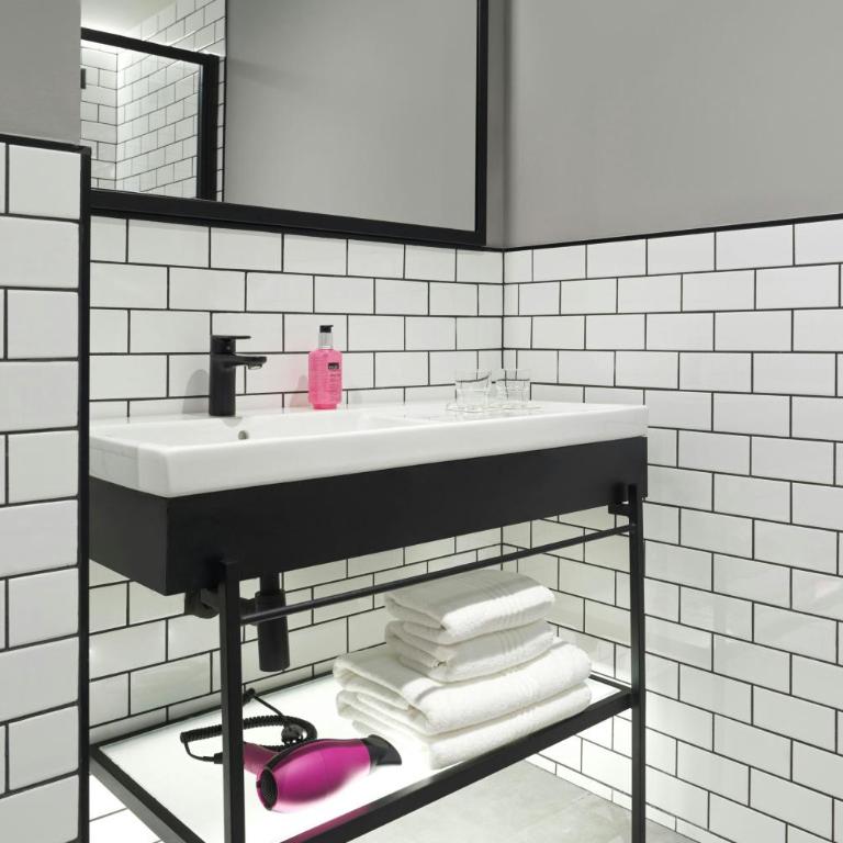 Moxy Belgrade - One-Bedroom Moxy Sweet Suite with City View - 4