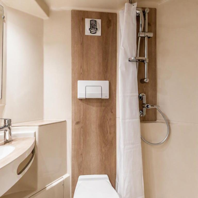 Premiere Classe Toulon La Seyne-sur-Mer - Economy Room (2 Single Beds + 1 Bunk Bed) - 10