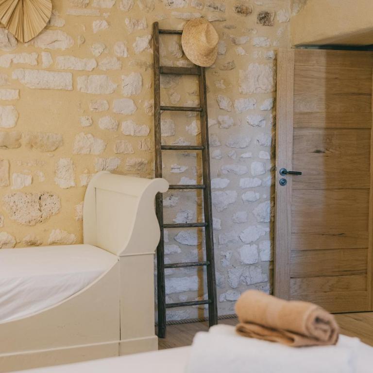 Authentique maison en pierre avec piscine aux portes d'Uzès - Villa 2 Chambres - 90