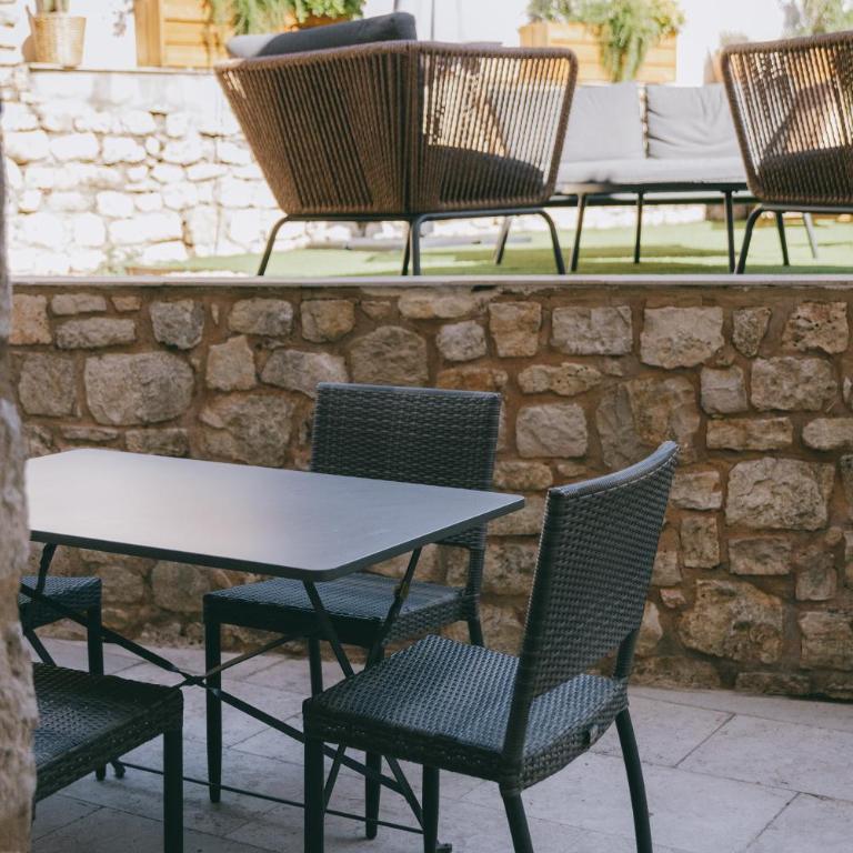 Authentique maison en pierre avec piscine aux portes d'Uzès - Villa 2 Chambres - 18