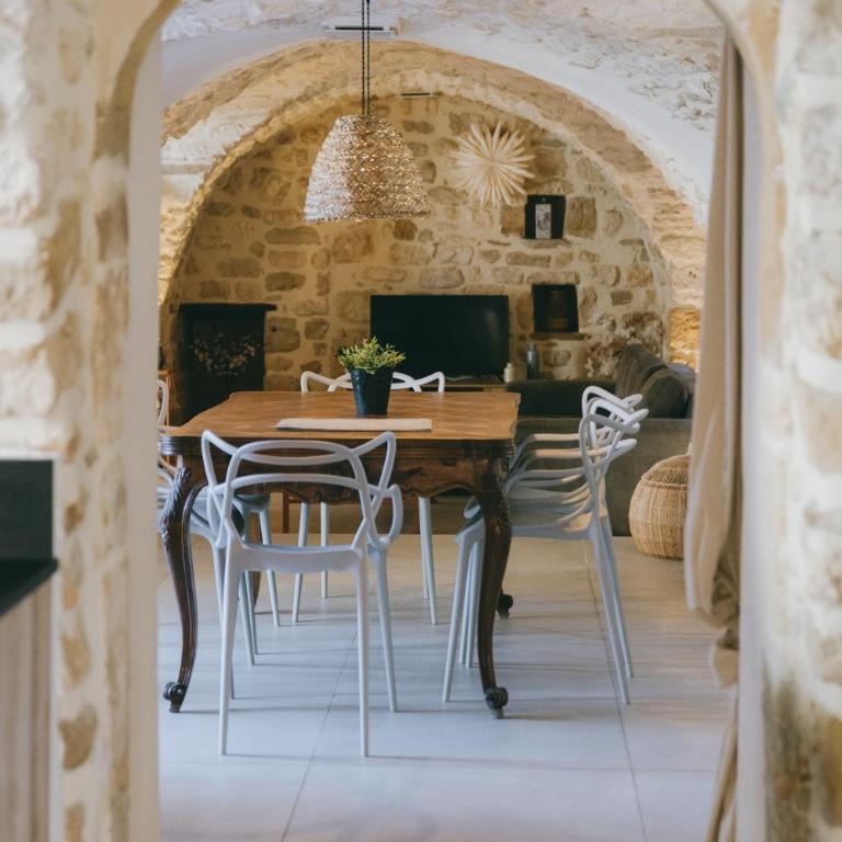 Authentique maison en pierre avec piscine aux portes d'Uzès - Villa 2 Chambres - 38