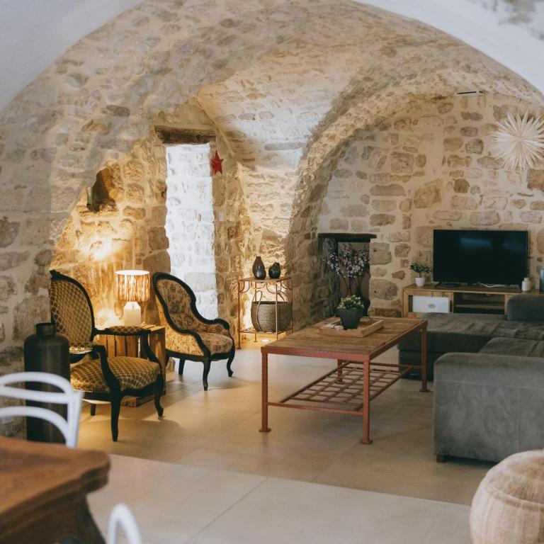 Authentique maison en pierre avec piscine aux portes d'Uzès - Villa 2 Chambres - 42