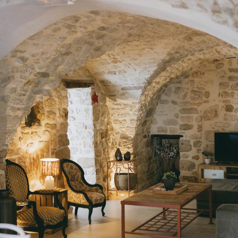 Authentique maison en pierre avec piscine aux portes d'Uzès - Villa 2 Chambres - 34