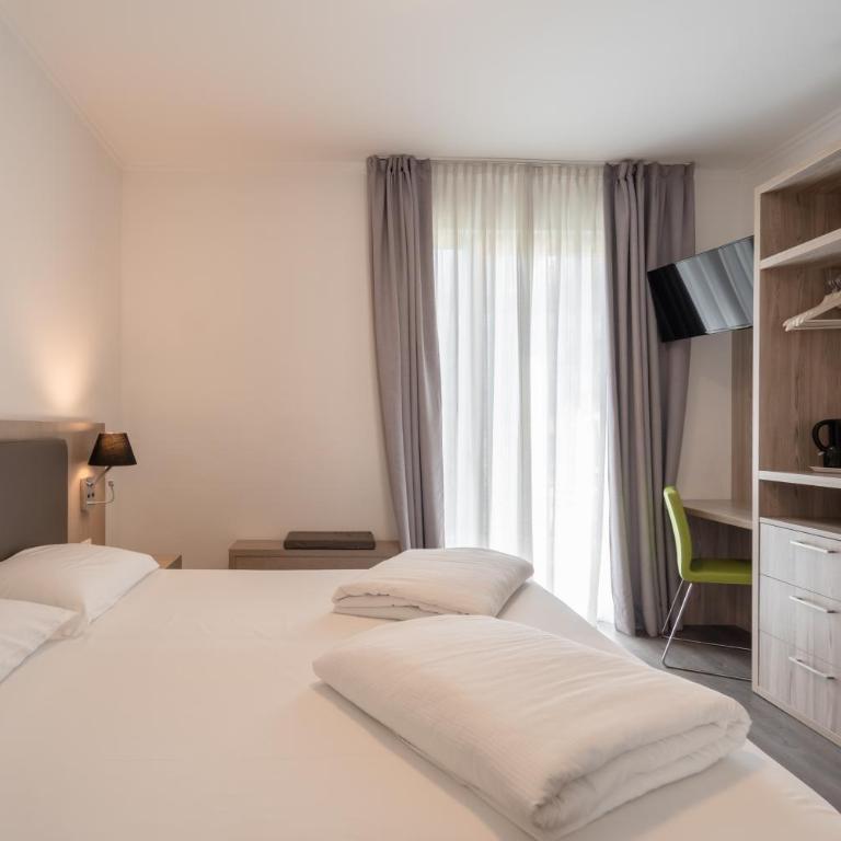 Velòra - Habitación Doble con balcón - 1 o 2 camas - 2