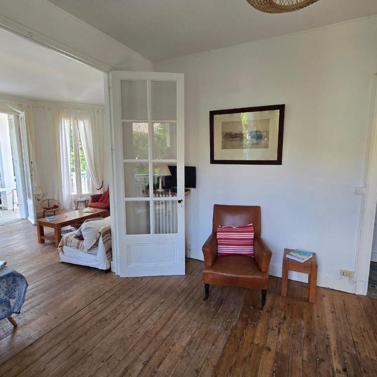 Large family villa 50m from the beach - Vacation Home - 4