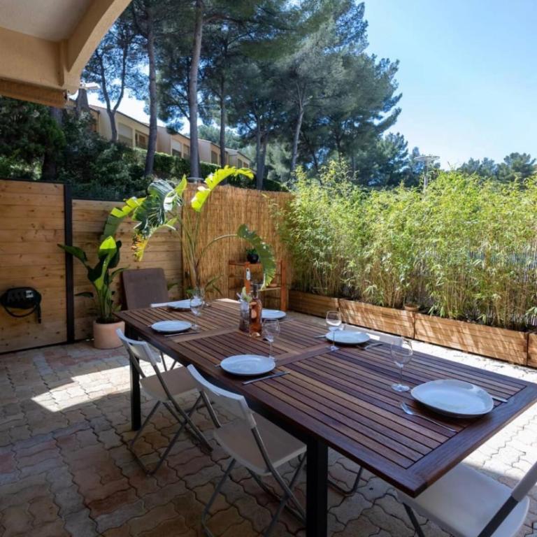 Appart avec grande terrasse piscine et mer à pied - Appartement - 2
