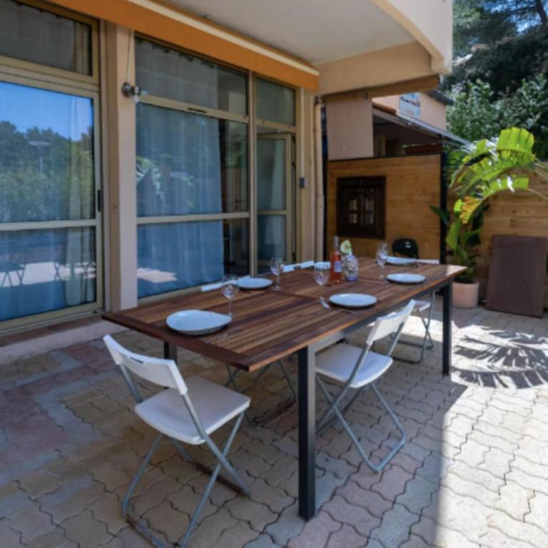 Appart avec grande terrasse piscine et mer à pied - Appartement - 15