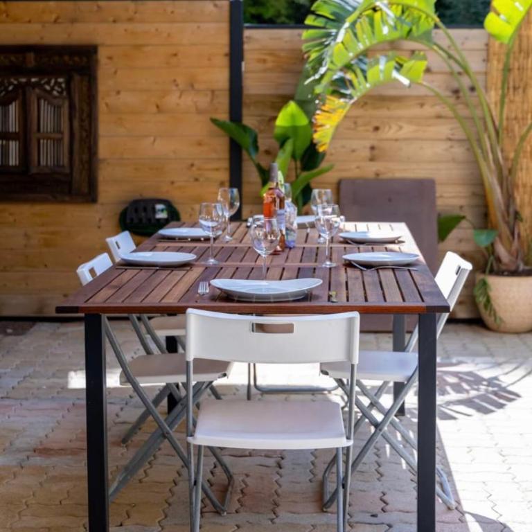 Appart avec grande terrasse piscine et mer à pied - Appartement - 25