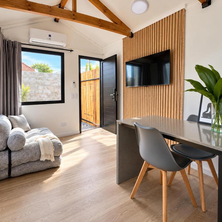 Urban Box - One-Bedroom House - 1