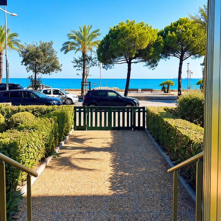 Riviera 1 ou Riviera 2 ou réservez les 2 Front de Mer Cagnes sur Mer Promenade de la plage - Appartement - Vue sur Jardin - 11