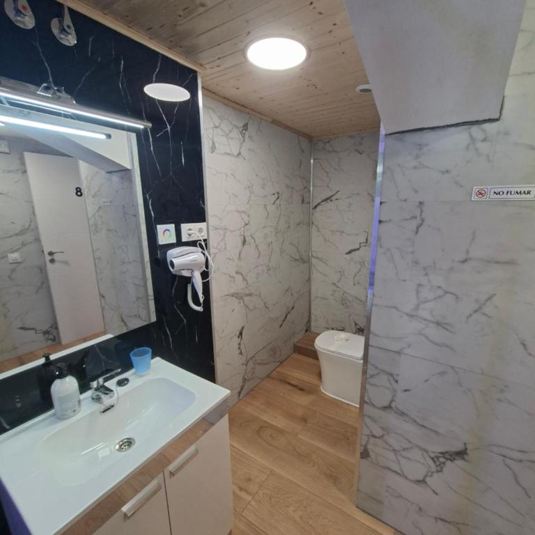 Isabel Guest House - Doppelzimmer mit eigenem Bad - 7