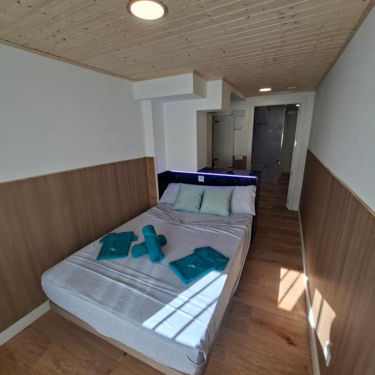 Isabel Guest House - Doppelzimmer mit eigenem Bad - 10