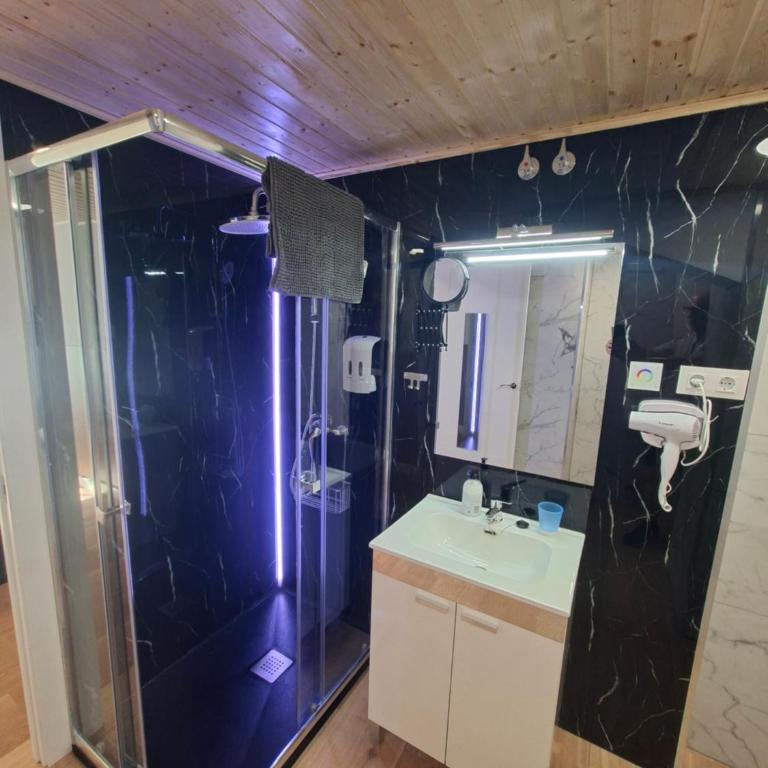 Isabel Guest House - Doppelzimmer mit eigenem Bad - 2