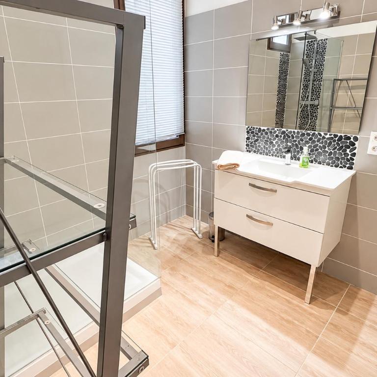 CLIM - 1 ch 1 sdb - Duplex moderne - Appartement en Duplex - 18