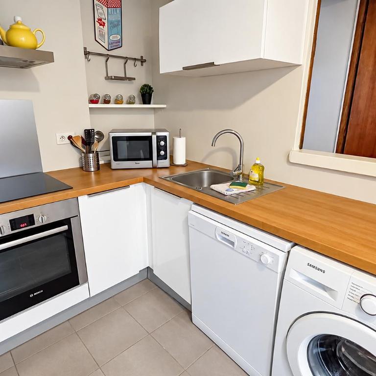 CLIM - 1 ch 1 sdb - Triplex atypique - Appartement 1 Chambre - 12