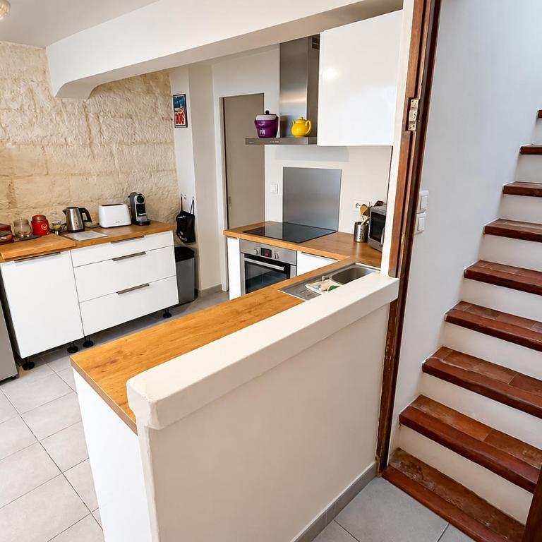 CLIM - 1 ch 1 sdb - Triplex atypique - Appartement 1 Chambre - 13