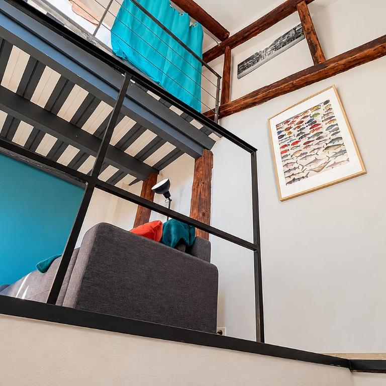 CLIM - 1 ch 1 sdb - Triplex atypique - Appartement 1 Chambre - 14