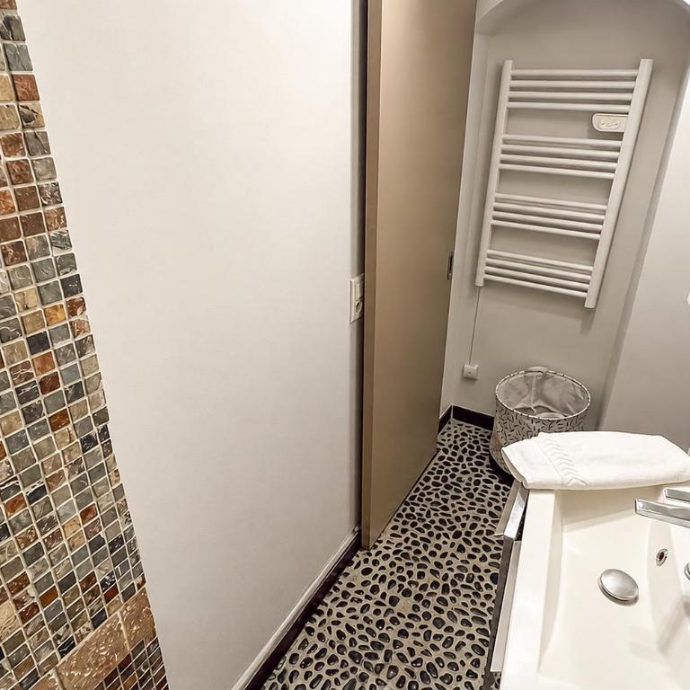 CLIM - 1 ch 1 sdb - Triplex atypique - Appartement 1 Chambre - 32