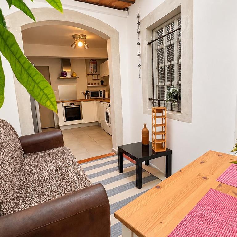 CLIM - 1 ch 1 sdb - Triplex atypique - Appartement 1 Chambre - 3