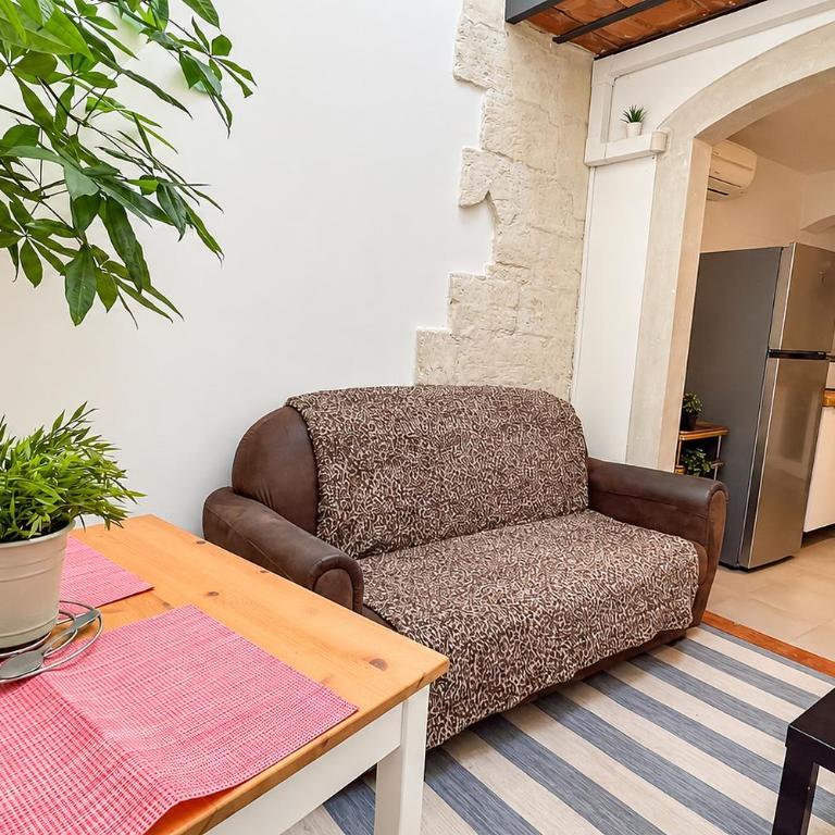 CLIM - 1 ch 1 sdb - Triplex atypique - Appartement 1 Chambre - 6