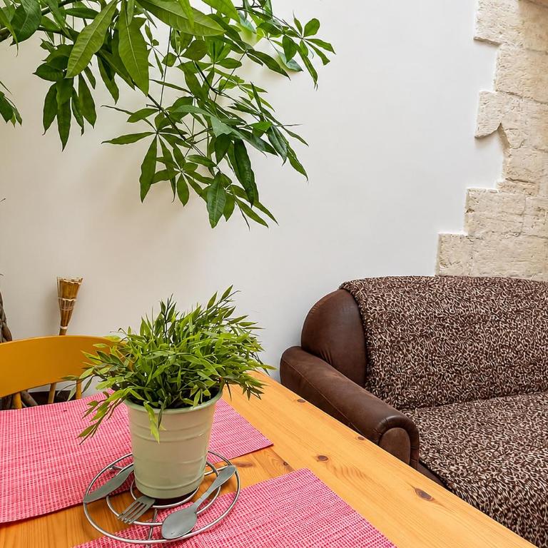 CLIM - 1 ch 1 sdb - Triplex atypique - Appartement 1 Chambre - 9