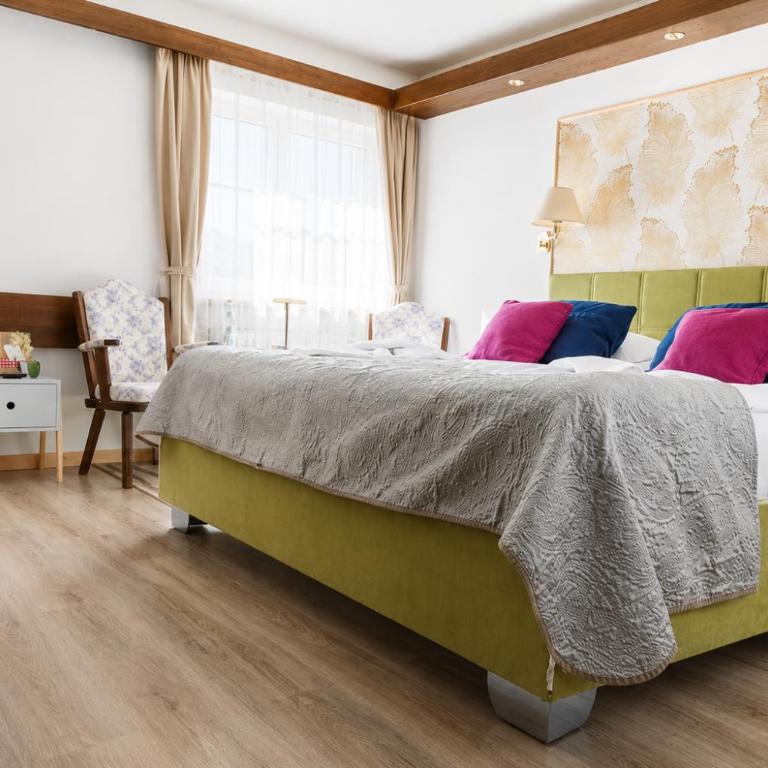 Hotel-Restaurant Zum Hirschhaus Inklusiv Chiemgaukarte - Doppelzimmer mit Balkon - 6
