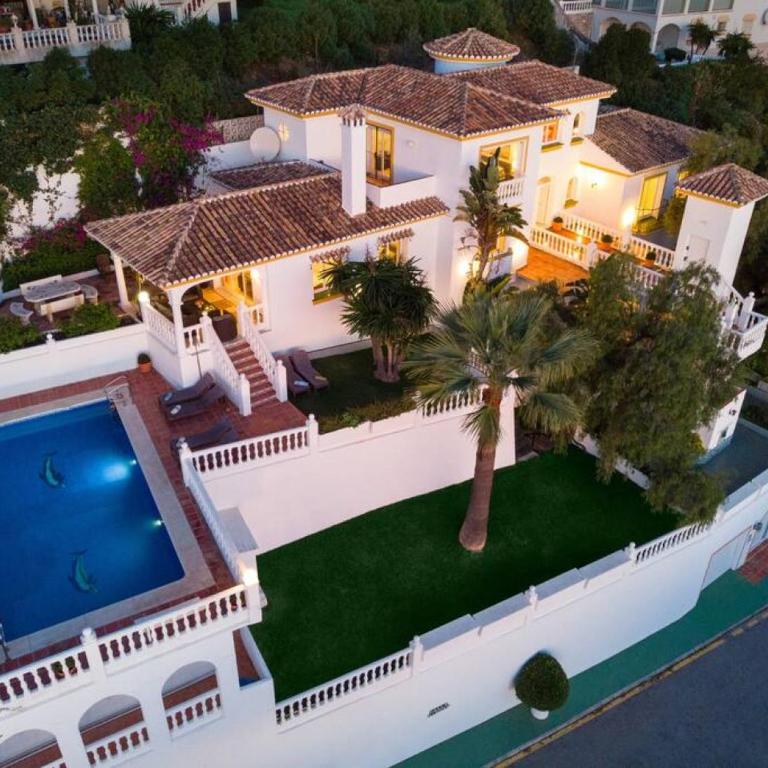Large Family Villa 500m From Beach with Stunning Views - 6 bedroom Villa - 8