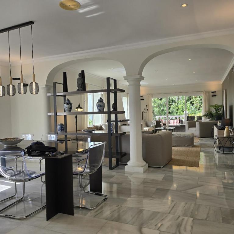 Large Family Villa 500m From Beach with Stunning Views - 6 bedroom Villa - 12