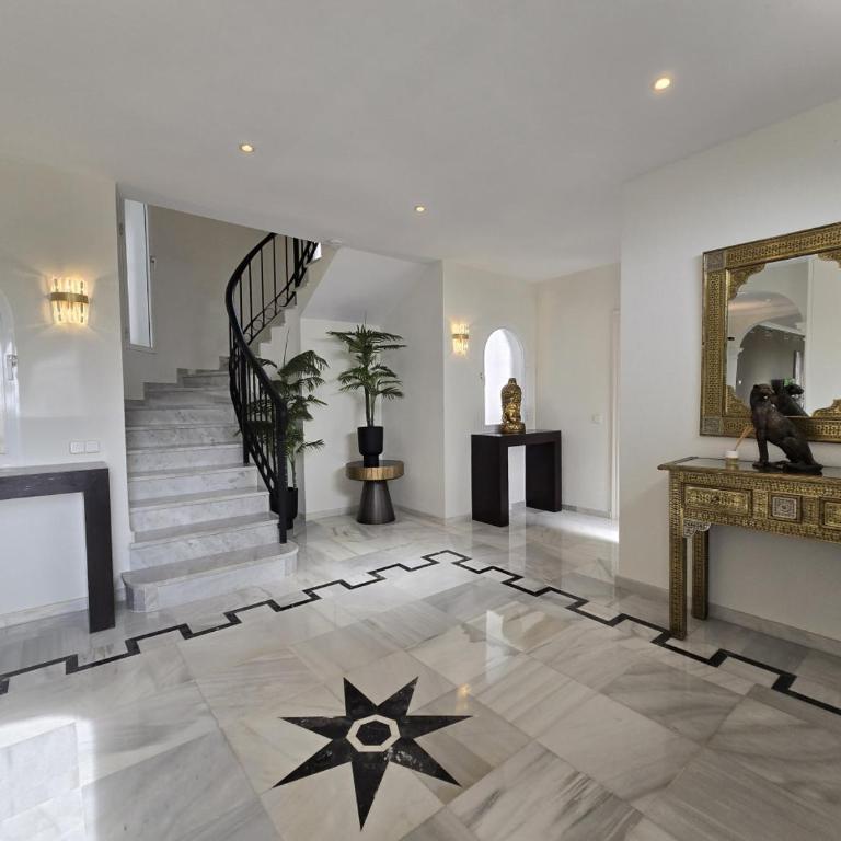Large Family Villa 500m From Beach with Stunning Views - 6 bedroom Villa - 17